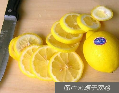  滋润|女性担心自己老得快，要坚持吃3种食物，排毒养颜、滋润肌肤！