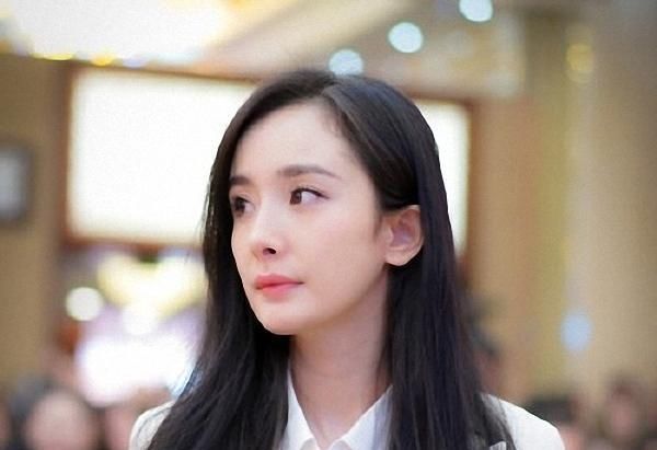  金鹰女神|金鹰奖很多艺人在盯着，但这个奖却被质疑，谁能获得引起网友关注