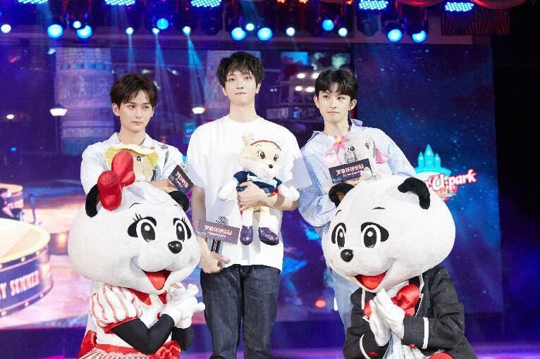  乐园|陈情男孩空降罗蒙环球乐园，开启“星动一夏“第二季