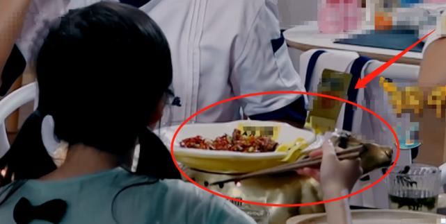 剩菜|《中餐厅》夸赵丽颖炒牛肉好吃,看清桌上剩菜后,网友:别装了!