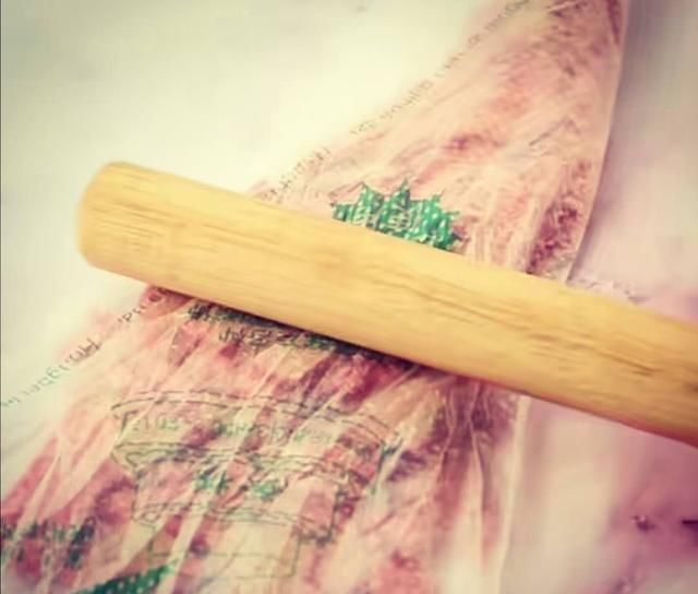  粉色|心情不好的时候，自己做上一款简单好吃粉色系奶冻蛋糕，会很开心