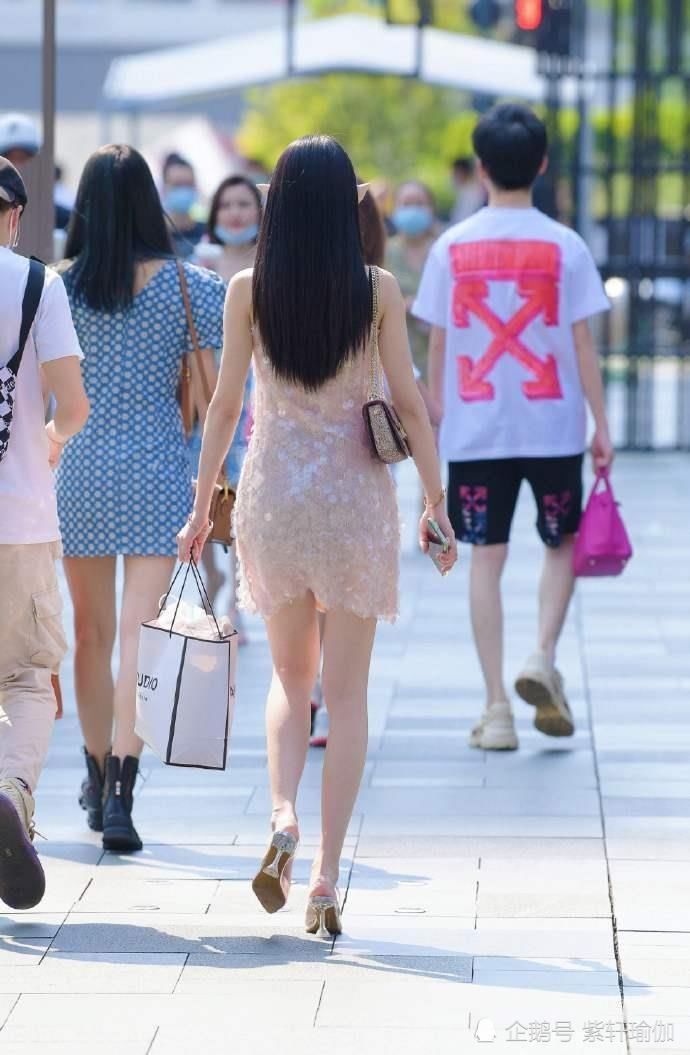  小姐姐|小姐姐这装扮，太撩人