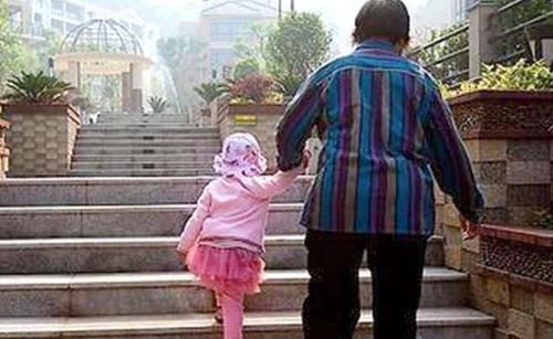 帮忙|不帮忙带娃的父母,都有什么样的后果?看看过来人的经历