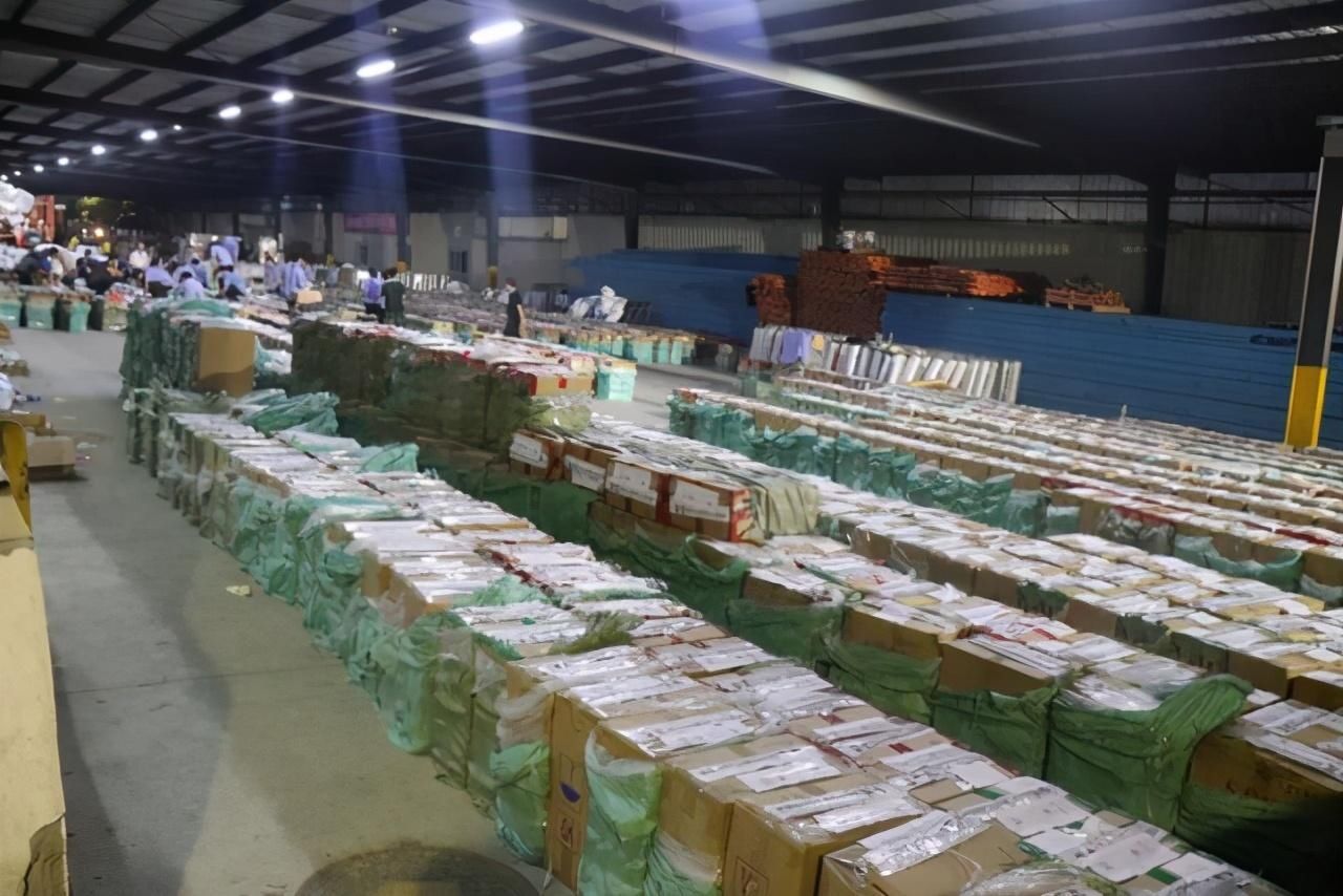 涉案|广东珠海海警局查获一起特大海上涉嫌走私香烟案