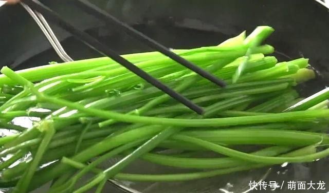 面粉|3种蔬菜2种面,教你做营养菜窝头,不揉面不发面,吃着真过瘾