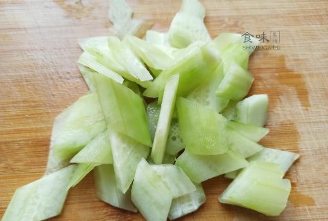  块钱|入秋了，把这3样素菜一起炒，成本2块钱，清淡营养，怎么吃都不够