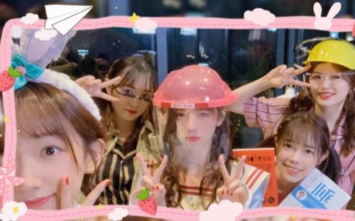 表情|被闺蜜送了“奇葩礼物”，当鞠婧祎戴上头盔那一刻，表情都懒得装