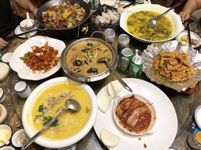 豪迈|国庆假期请同学吃饭,6菜1汤吃撑了,同学:北方菜都这么豪迈吗