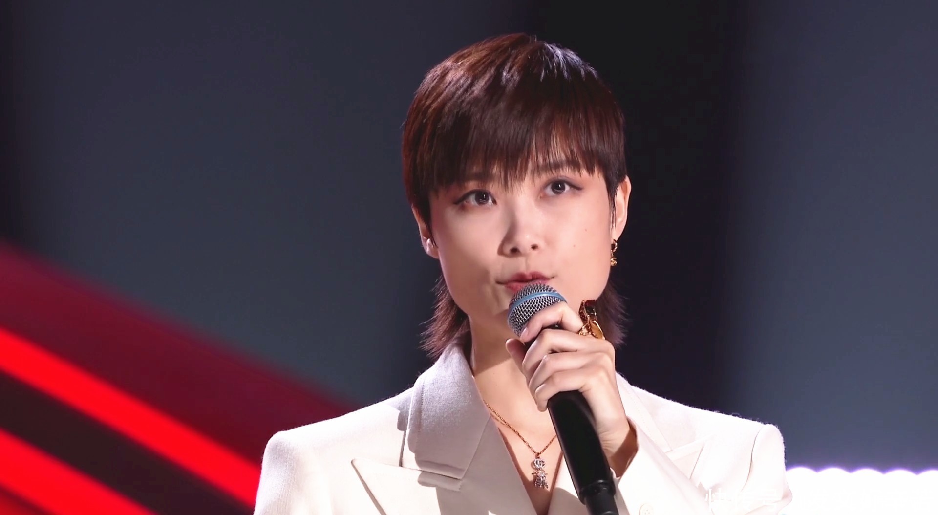 今晚|李宇春担任《中国好声音》导师,到底配不配?今晚见分晓?