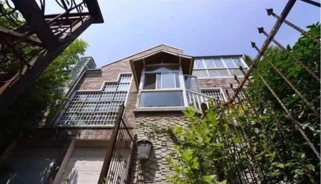  低价|南京一栋别墅被低价拍卖：一个死了两次的男人！