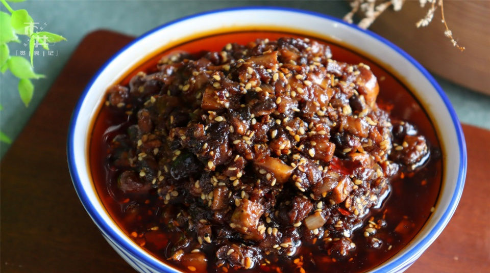  肉丁|自制香菇肉丁酱，拌啥都好吃，20元成本做一大碗，不用去超市买了