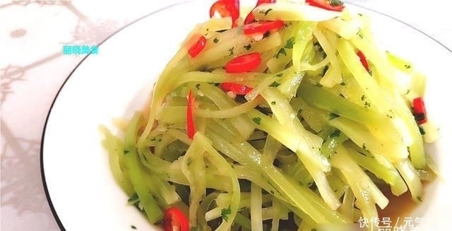  做法|莴笋最简单好吃的做法，不用炒不水煮，清脆又爽口，全家人的最爱