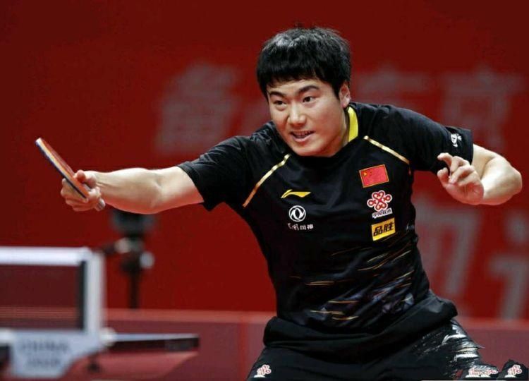 王楚钦|王楚钦赢球反而痛苦!接受采访满脸不开心,整场比赛不敢正常打