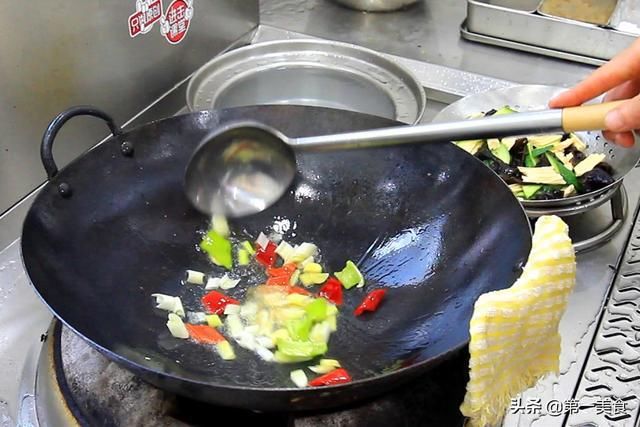  润燥|这3样素菜一起炒，夏天少不了！2块一大盘，清淡营养、消暑还润燥