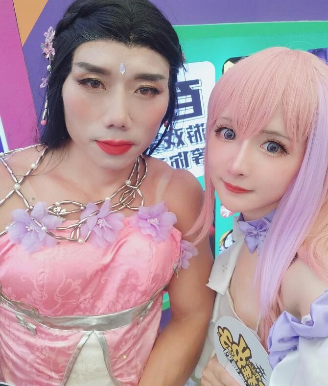  扛得住|CJ现场最强壮Coser，这壮硕的肱二头肌，一拳下去没几人扛得住