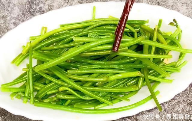 爽口|夏天这碱性蔬菜要多吃,钙是西红柿的8倍,清脆爽口,不懂可惜了