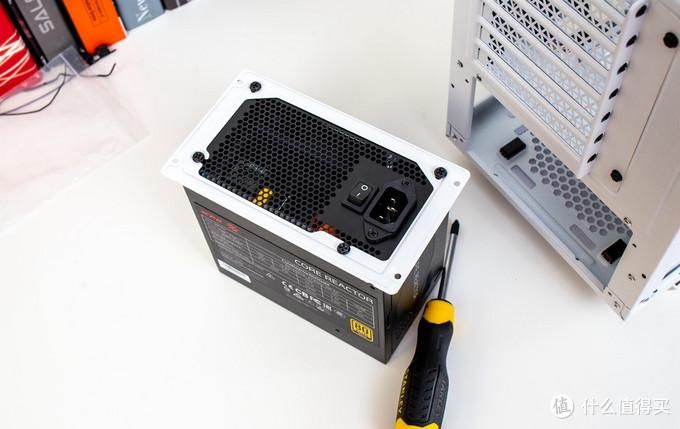  款机箱|存储厂的机箱是什么样子？威刚(ADATA) XPG 入侵者机箱测评