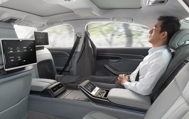 老板或高管|老板会开车，却让司机加班接送？知道原因后，难怪老板花钱请司机