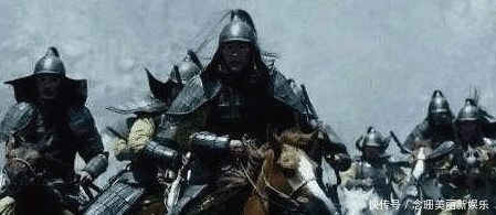 违令|将军上厕所时发现一窝蚂蚁, 对手下说: 赶快撤退, 违令者斩