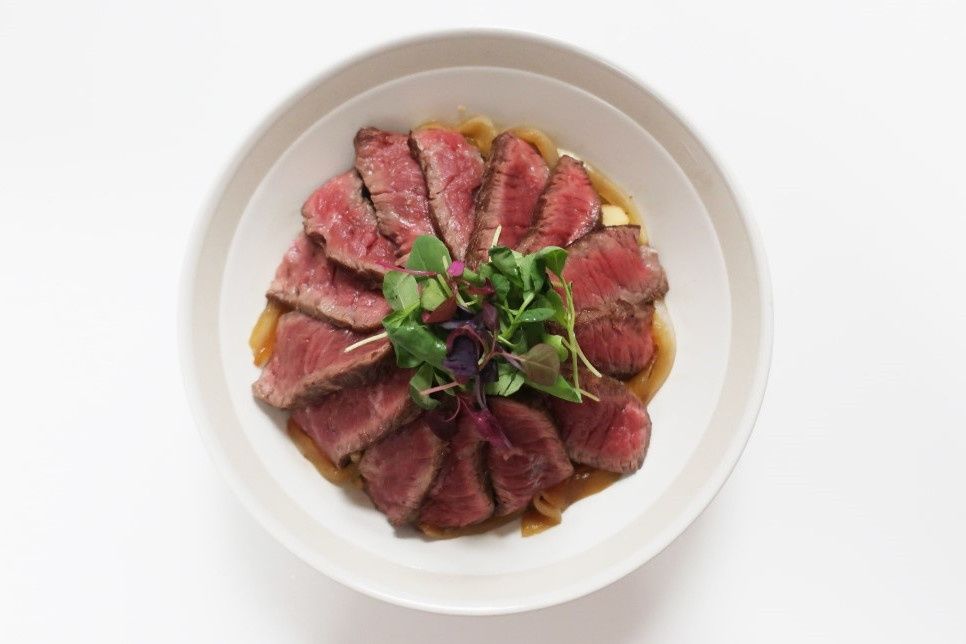 做法|简单美食之《牛排盖饭》的做法