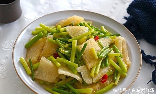 营养|回家给老两口做午餐,虽然简单但营养美味,一家人吃饭就是香