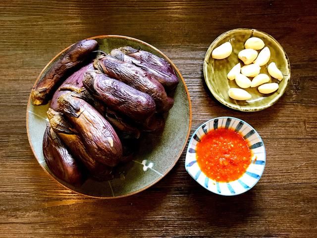  无油|谁说只有过油的茄子才好吃？无油东北常规做法，开胃又下饭