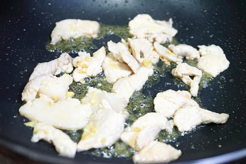 清爽|小炒肉不油腻更清爽的做法,试试加入紫洋葱,网友:这就是我的菜