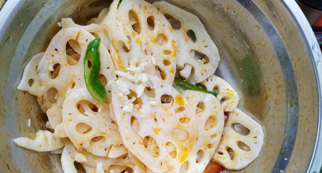  莲藕|藕片一焯水就变黑？快试试这么做，藕片白白净净，脆嫩好吃