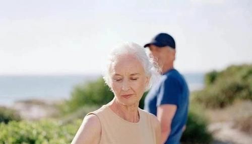  表现|女人在微信上的哪些表现，暗示她对你动了真情