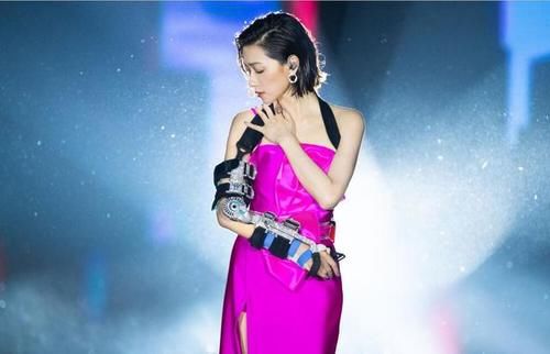 回答|《浪姐》万茜笑着避开了张含韵的“坑”,却因节目组的做法黑了脸