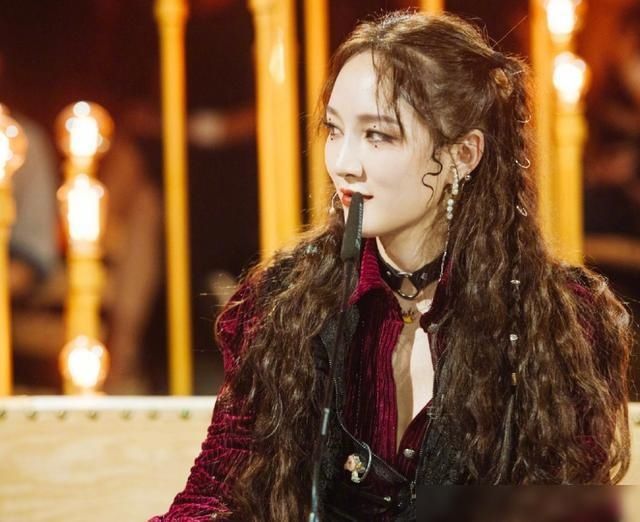  最低|本以为孟佳团262票最低，结果张雨绮团210票更低，只怪金莎拖后腿