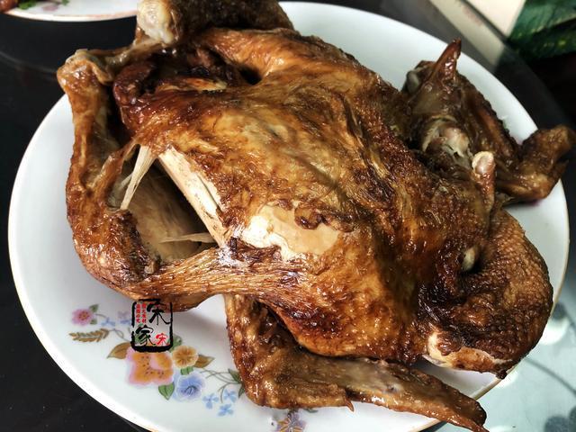 爷爷|爷爷生日,菜刚端上桌嫂子坐下就吃,姑姑停!老人还没动筷子