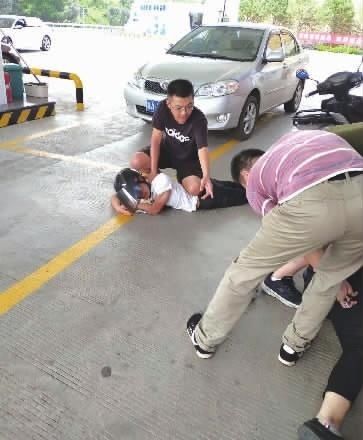 辅警|辅警办事途中“偶遇”嫌疑人 警方快速抓获一个盗窃团伙