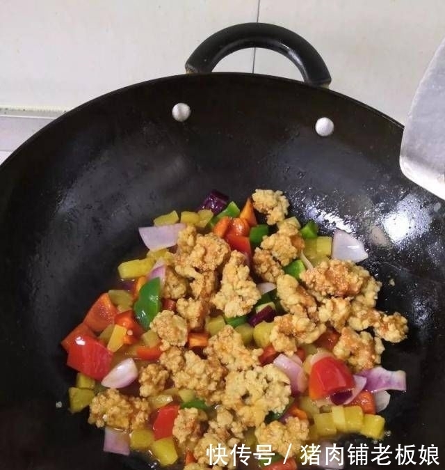  酸甜|菠萝酸甜肉：一道色香味俱全的酸甜佳肴！