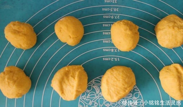 南瓜泥|早起5分钟,简单几步就能做出南瓜香蕉饼,煎一下两口一个