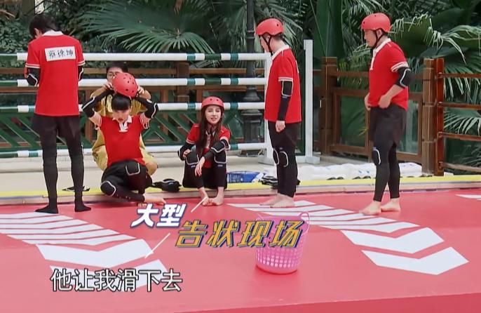  baby|张大大跟baby撒娇，说自己不会游泳，她的反应让人直呼过瘾！