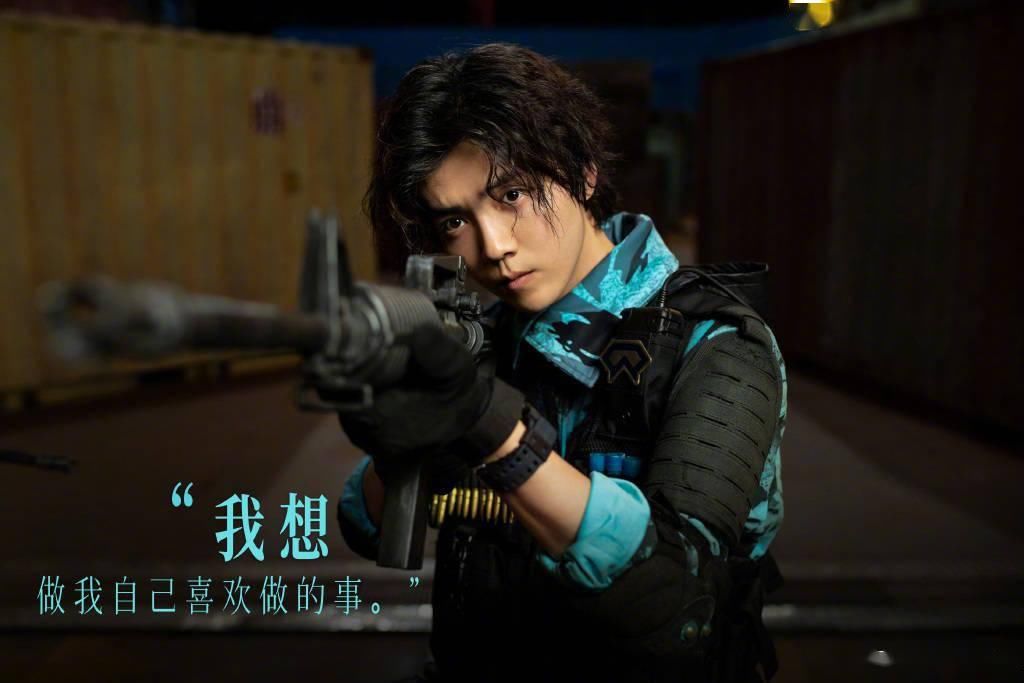  队长|工作室更新鹿晗十八宫格剧照 收藏这个夏天给我们带来欢乐的肖枫队长