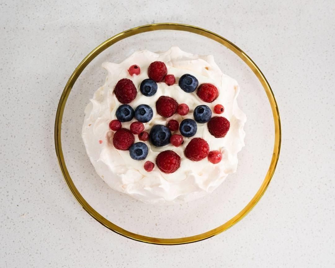  帕夫洛娃|新西兰国宝级甜品—帕夫洛娃蛋糕，口感绝佳的酥奶油蛋糕