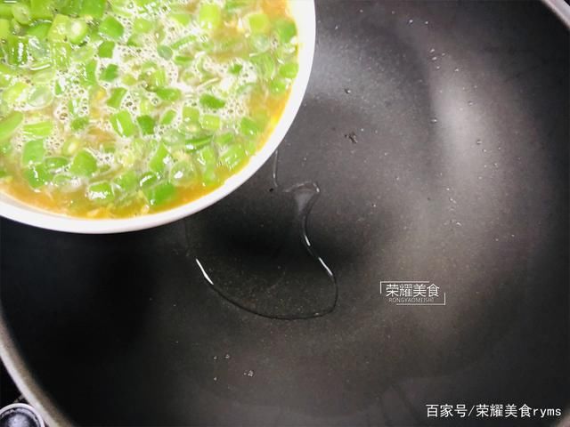  简单|三伏的天气没胃口，不妨试试这道菜，做法简单味道香，当饭吃也行