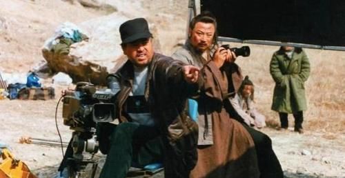 国家一级|他在《水浒传》中不出名，却是国家一级演员，今68岁与网红直播卖酒