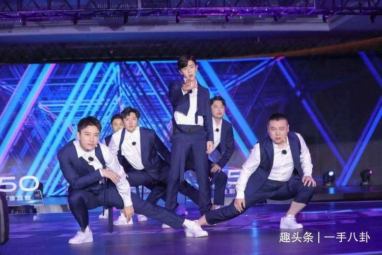  雪儿|你砸我？雷佳音被孔雪儿砸懵，脸上表情不对引粉丝不满：玩不起