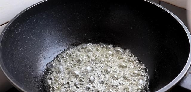 山西|山西特色小吃“蜜汁风葫芦”做法,口感香甜酥脆,大人小孩都爱吃