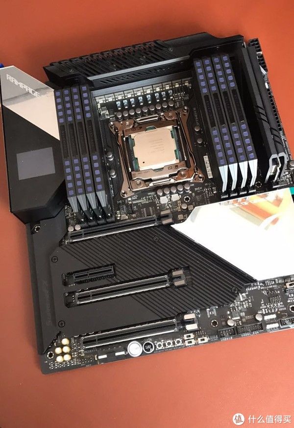 I9|我装了一台因特尔地表最强的I9桌面CPU——10980XE开箱