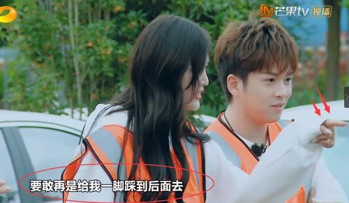  直呼|吴宣仪指挥素人停车，瞬间暴躁斥责，网友直呼小太妹本性藏不住了