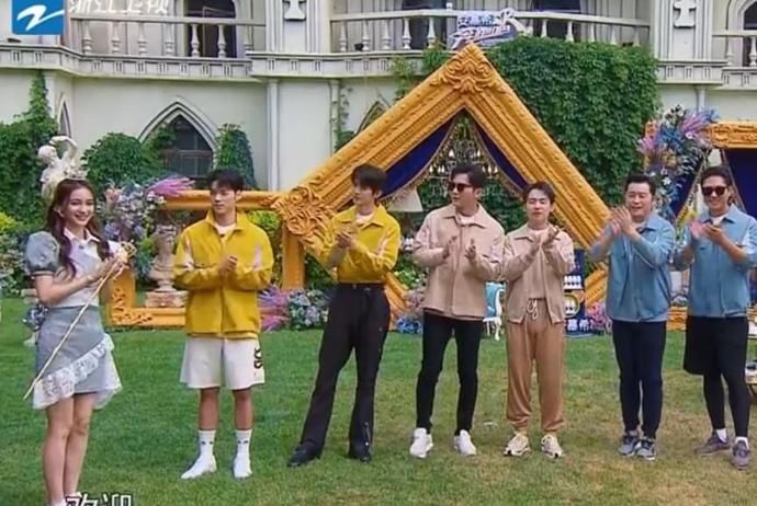  挑战|《跑男》baby挑战“女团皇冠风”，镜头扫过全身，腿型是认真的？