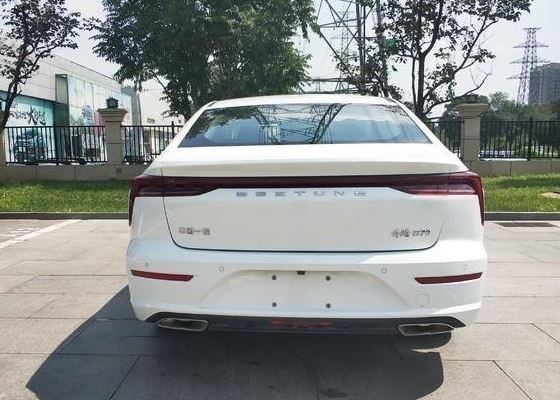  国产汽车厂商|全新奔腾B70现身，红色涂装很洋气，19寸轮毂加持配1.5T