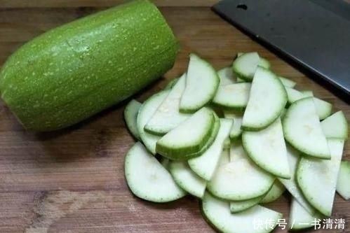 好看|夏天，吃它既能减肥又美味香甜，常吃还能减掉大肚肚，穿啥啥好看