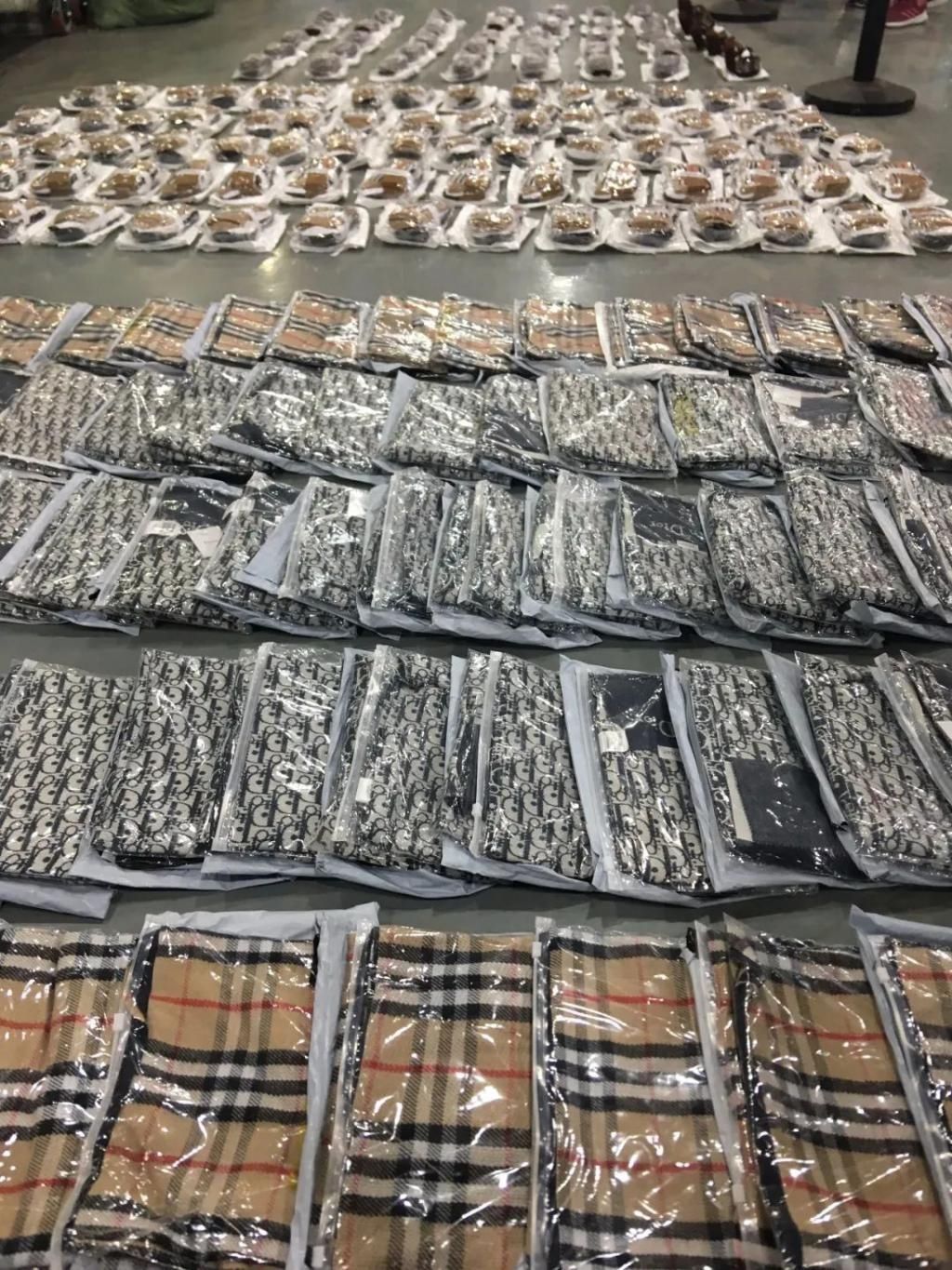 关注|关注|价值100多万元!“LV”“GUCCI”等国际名牌货涉嫌侵权假冒被查!