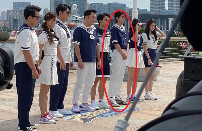  生图|《跑男》现场路透照，杨颖少女感满满，再一次被蔡徐坤迷住