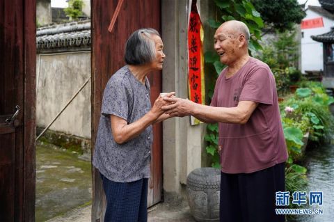  将酸梅汤赠|浙江宁海：烹茶济行人 善举代代传